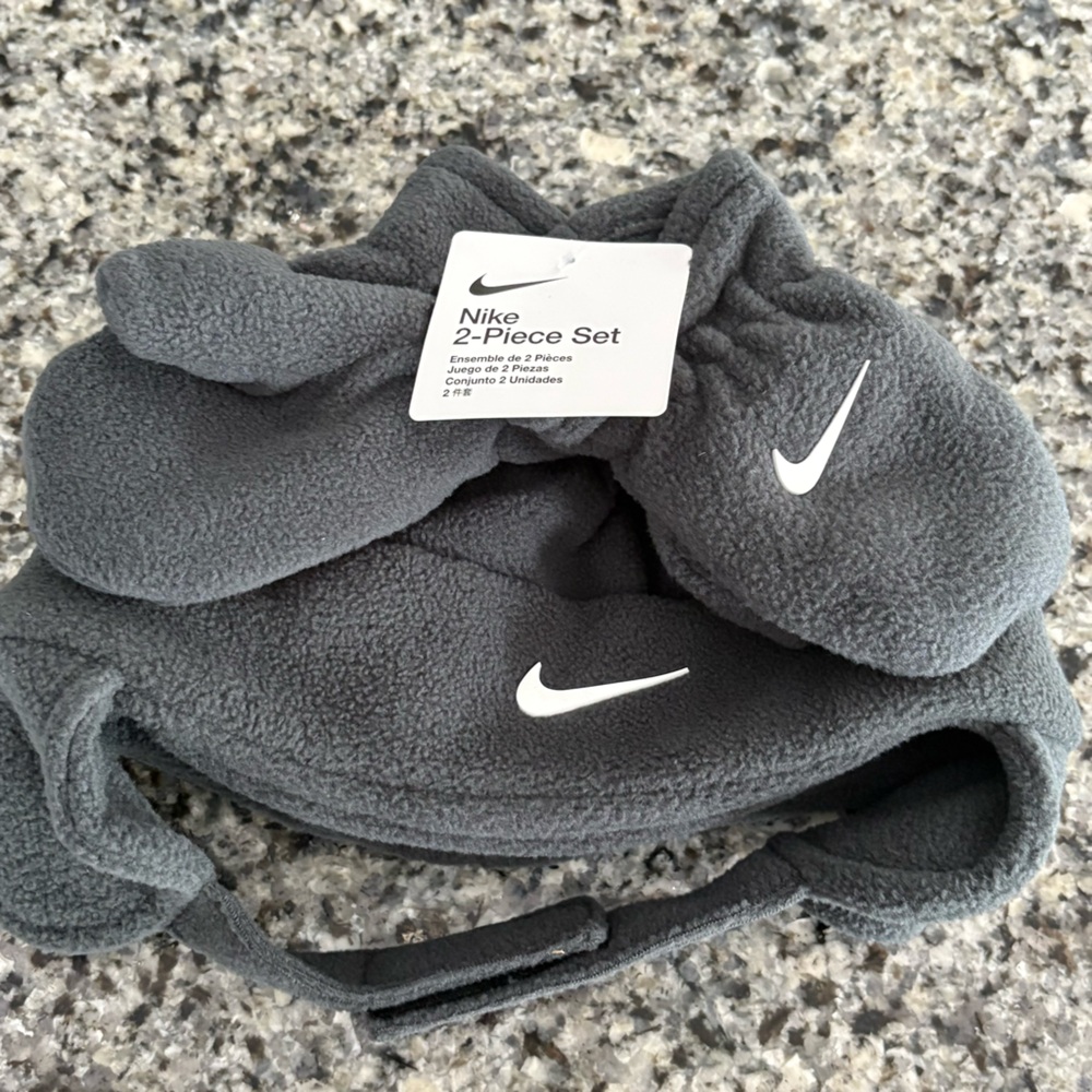 NWT- Toddler Nike Swoosh Fleece Cap & Mittens Set, dark gray